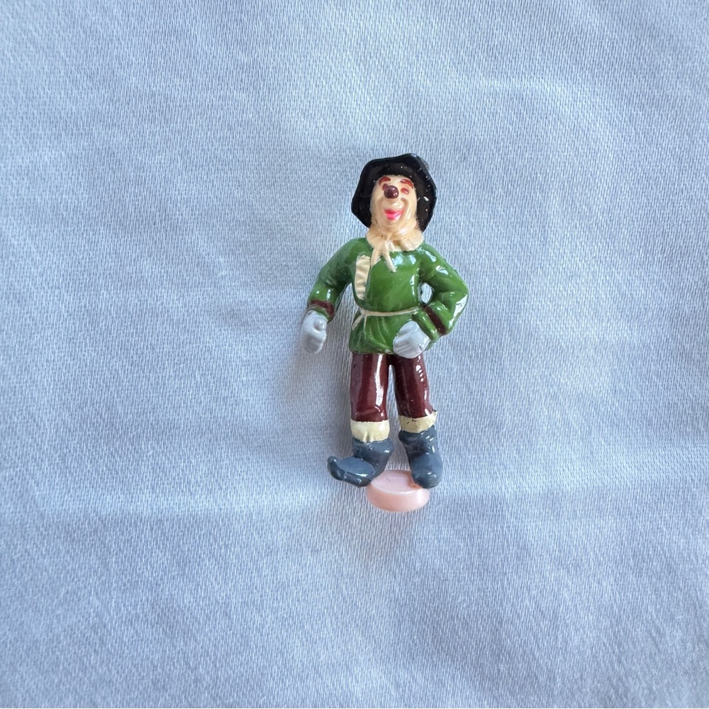 Wizard of Oz Scarecrow Figurine